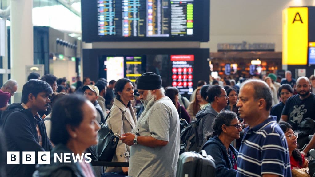 Havaalanı check-in sistemi vurulduktan sonra gecikmeler