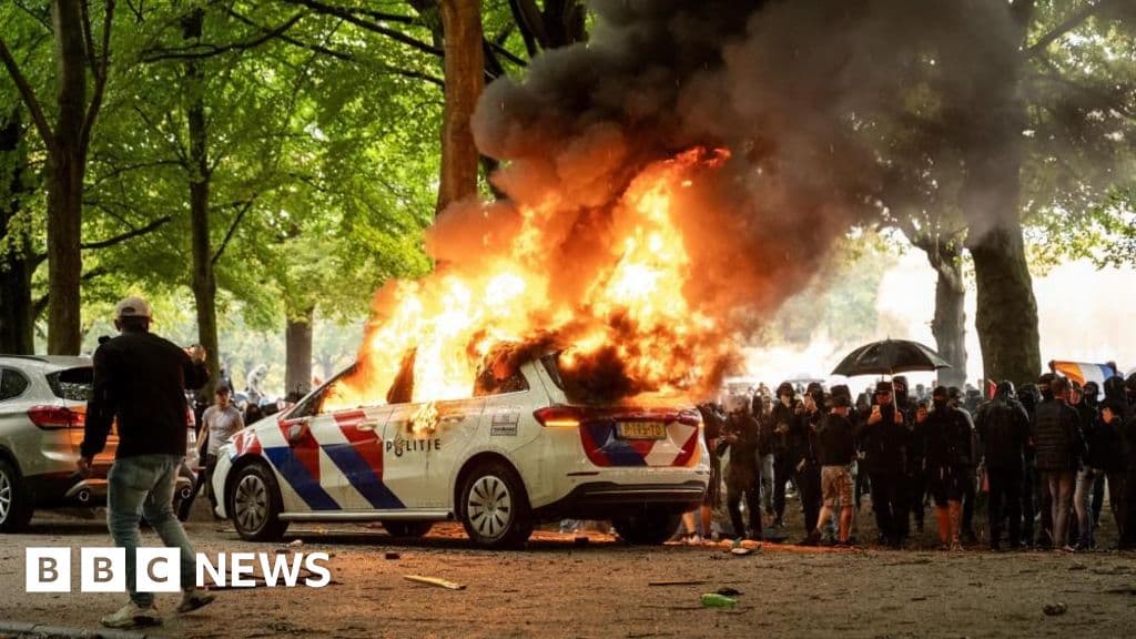 Hollanda Polisi Göçmenlik Karşıtı Protestocularla Çatışma