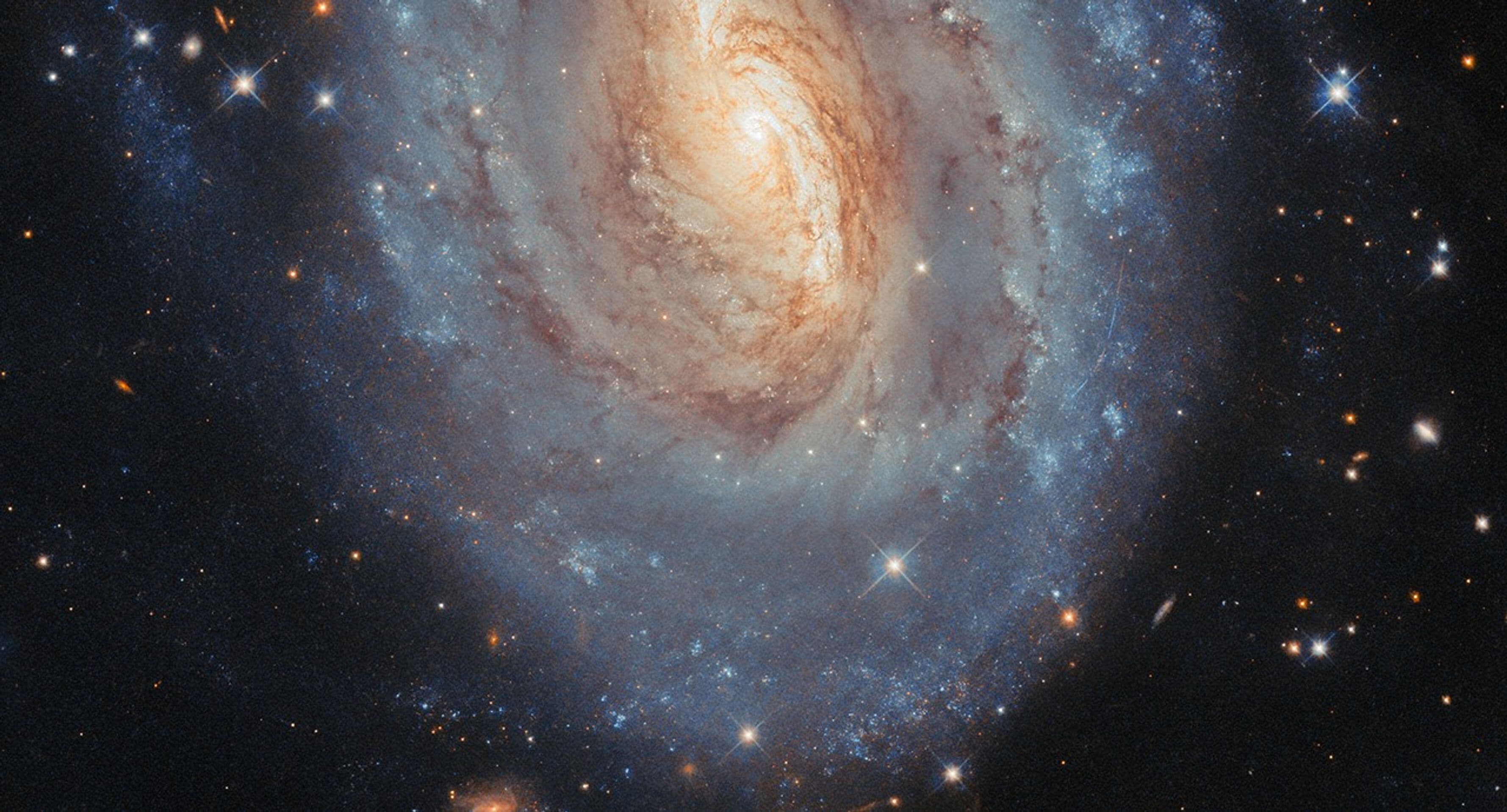 Hubble Renkli Galaksideki Yıldız Çağlarını Araştırıyor