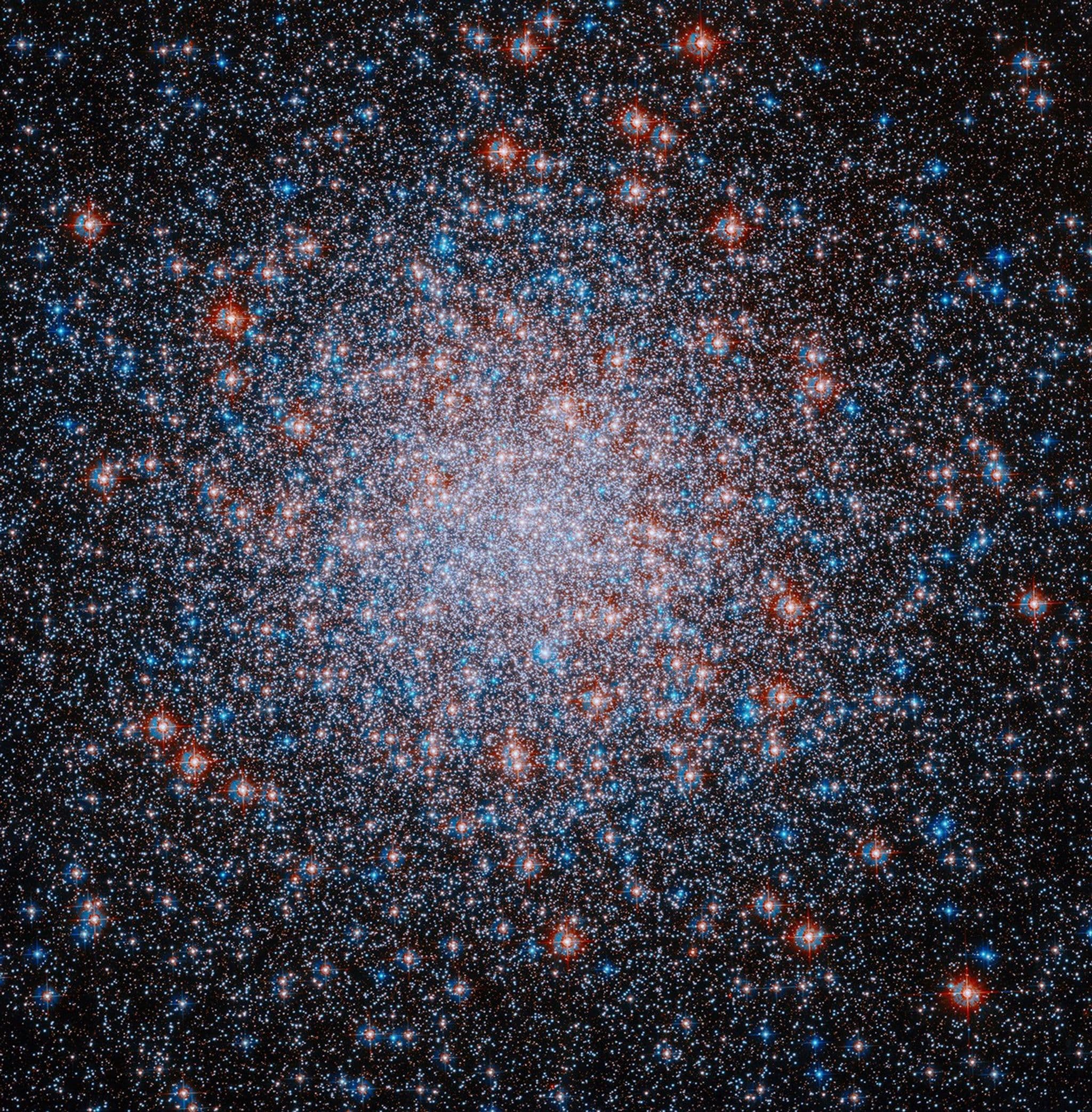Hubble Yıldızlarla dolu Kümeyi Yakaladı - NASA