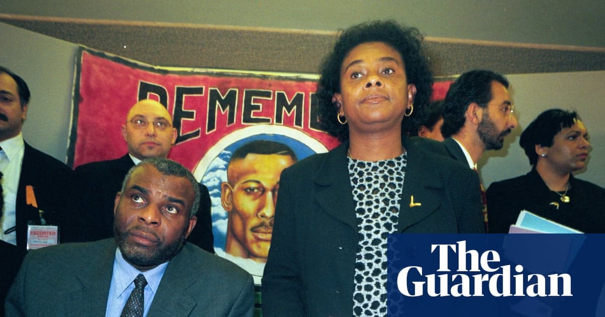 Irkçılıkla suçlanan eski memur, casus polis soruşturmasıyla karşı karşıya kalmamak için yasal yollara başvurdu | Stephen Lawrence