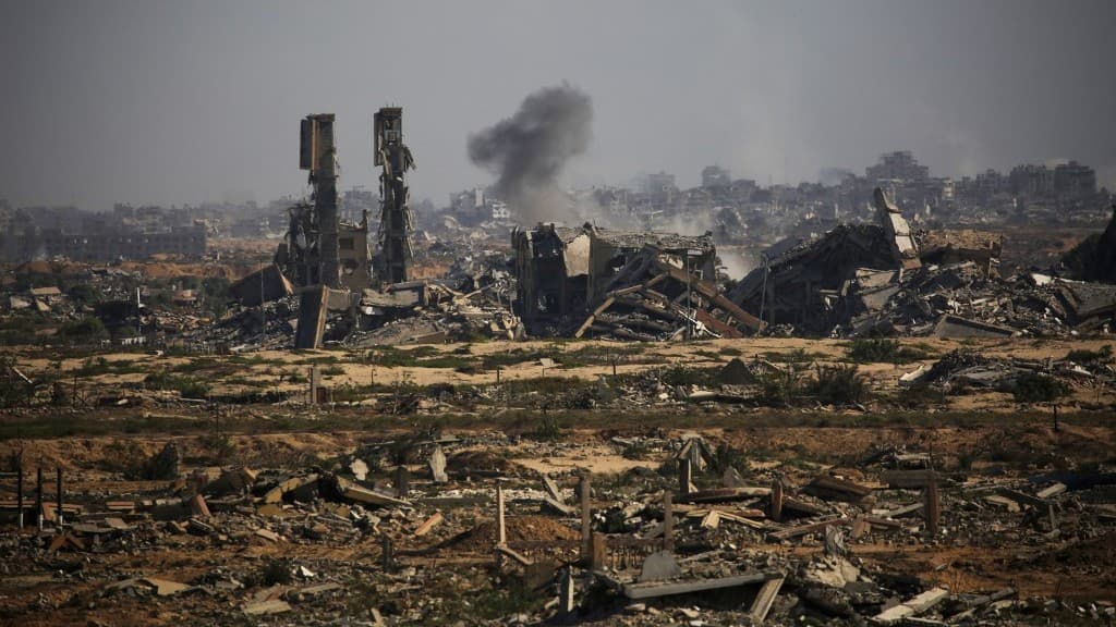 Israel attacks displaced Palestinians’ return route in Gaza despite ceasefire