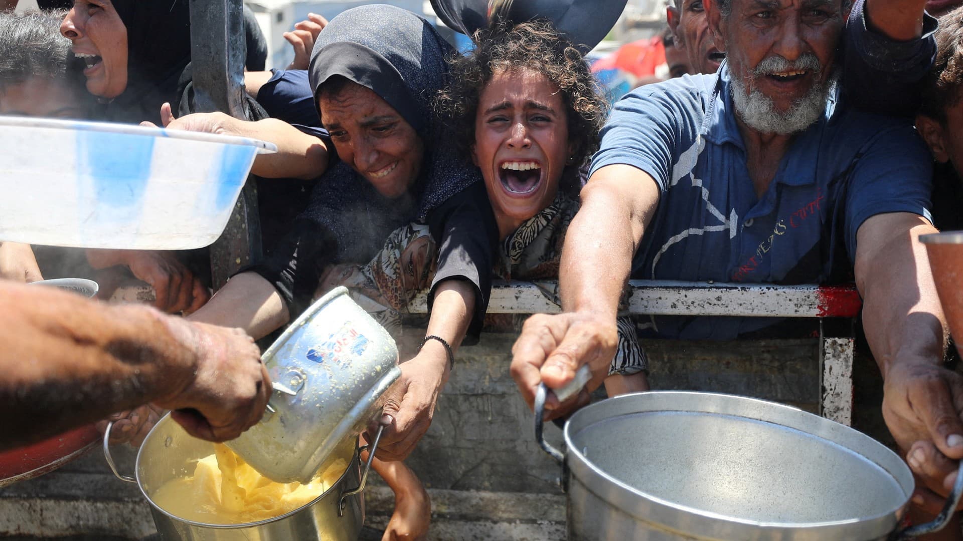 Israeli author David Grossman brands Gaza war a 'genocide'
