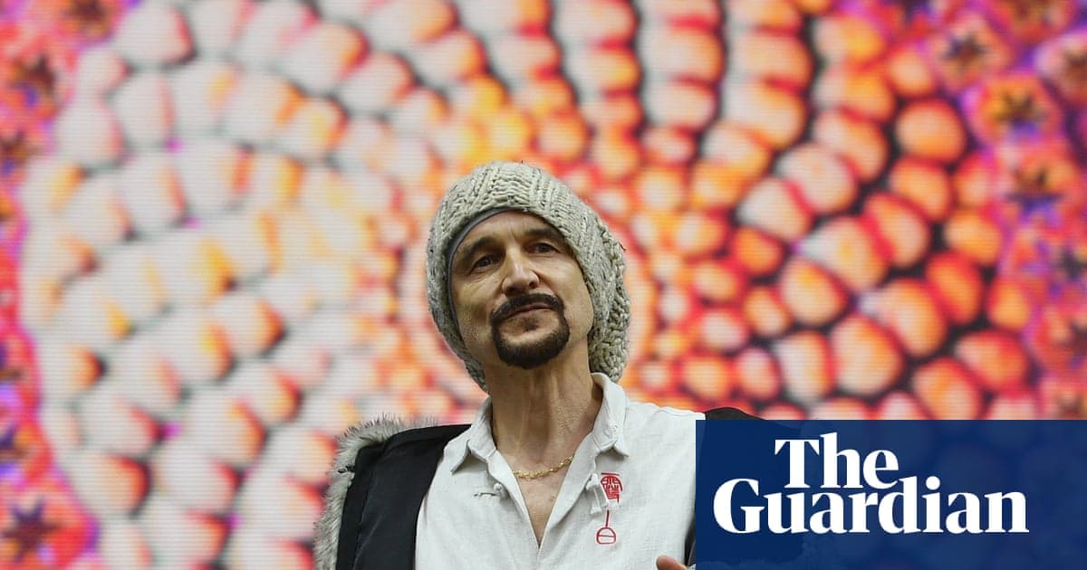 James'in Tim Booth, Tommy Robinson'u 'alaycı' şarkının kullanımı için eleştiriyor | Müzik