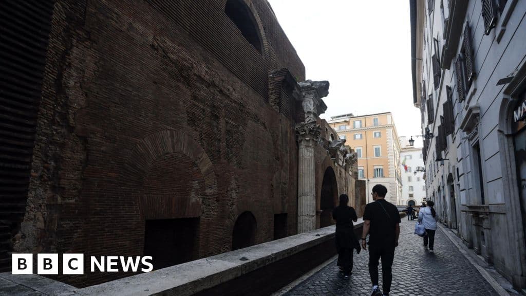 Japon turist Roma'daki Pantheon'da düşerek hayatını kaybetti