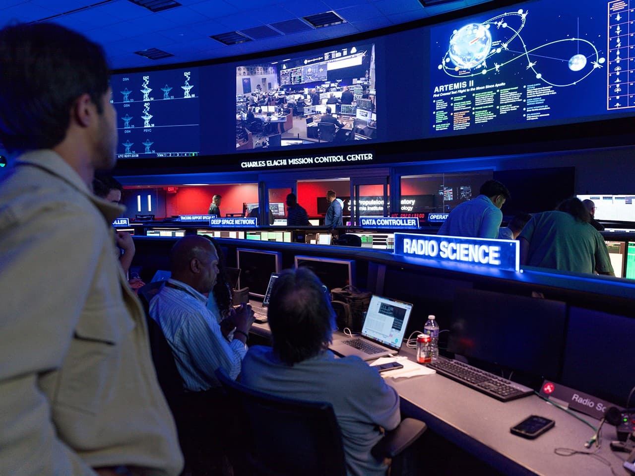 JPL'nin Uzay Uçuş Operasyon Tesisinde Artemis II Misyonu'nun Gelişimini İzlemek