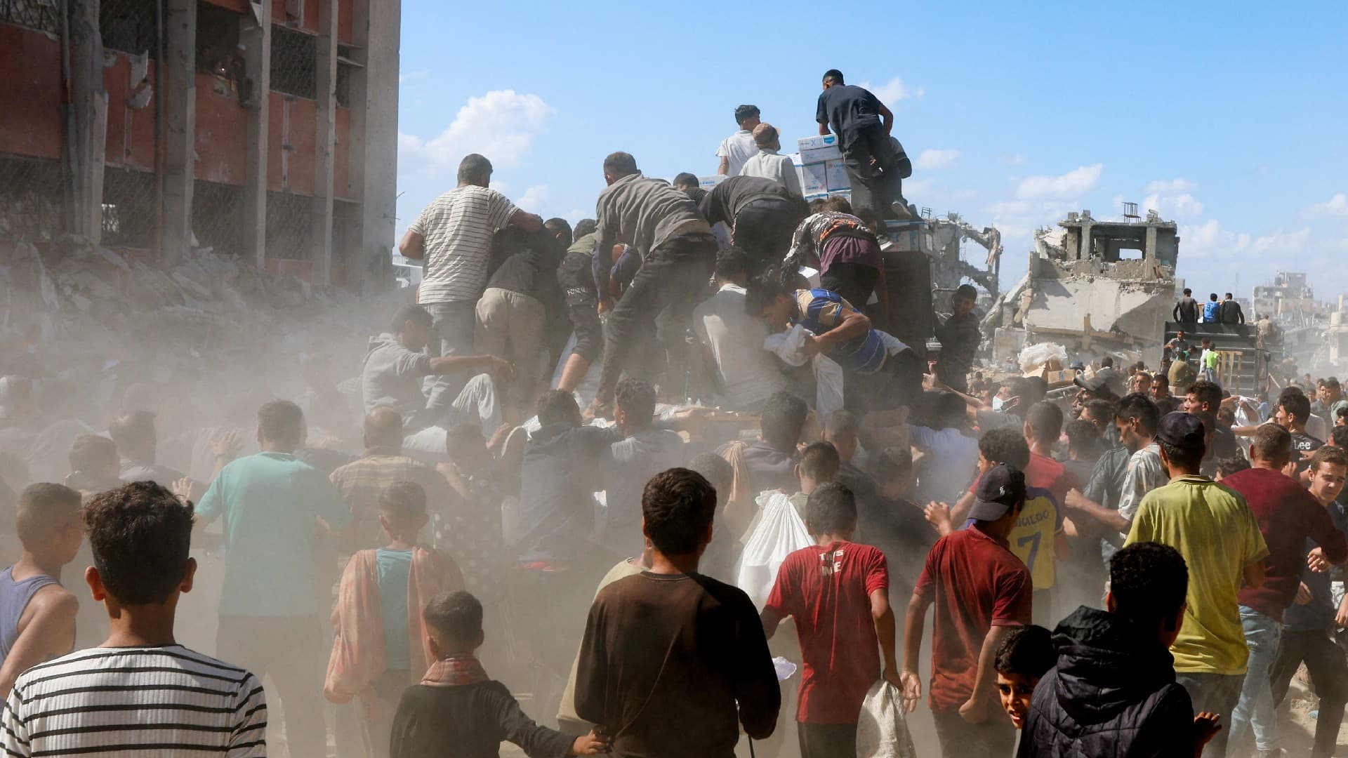 Kamala Harris: “We should ask” if Israel is committing genocide in Gaza and “be honest about it”