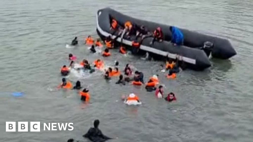 Kaynaklar BBC'ye Fransa'nın göçmen teknelerini durdurma sözünden geri adım attığını söyledi