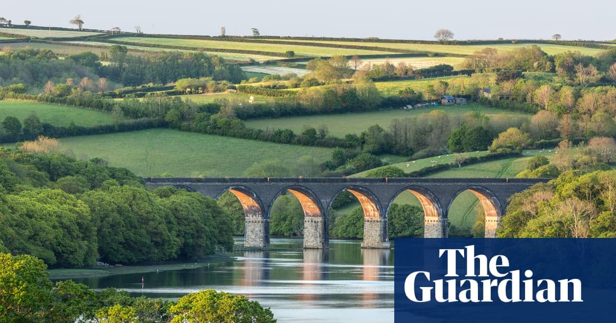 Kız, 11, Cornwall'daki River'da olaydan sonra ölür | İngiltere haberleri