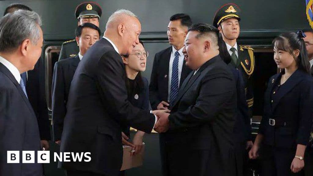 Kuzey Kore'den Kim kızı ve olası varis ile Pekin'e geliyor