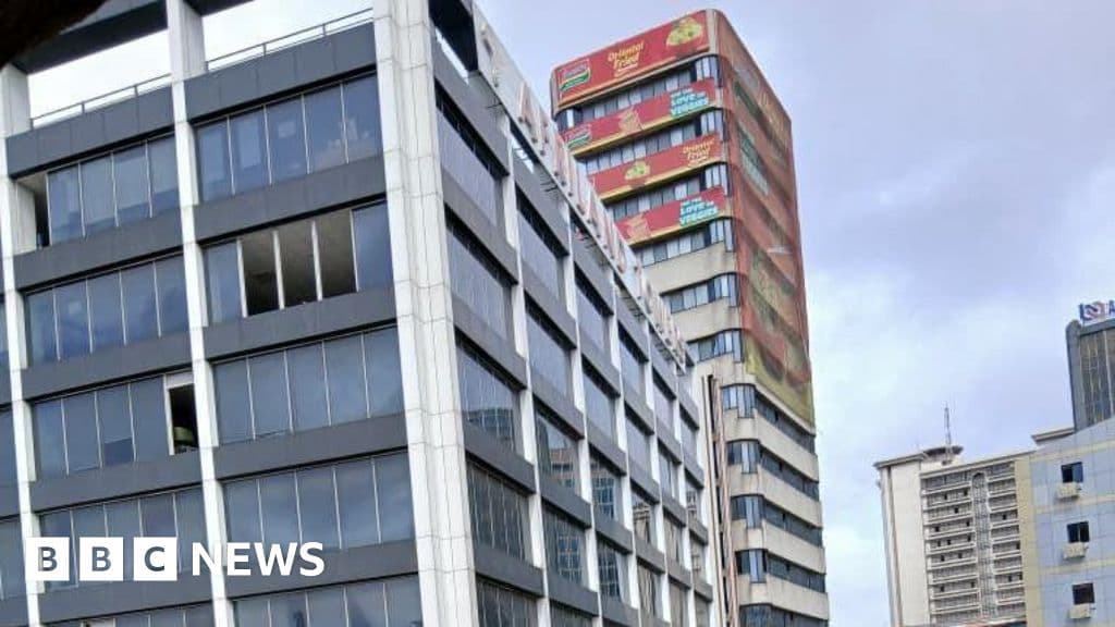 Lagos yüksek katlı ofis binası yangında en az 10 ölü