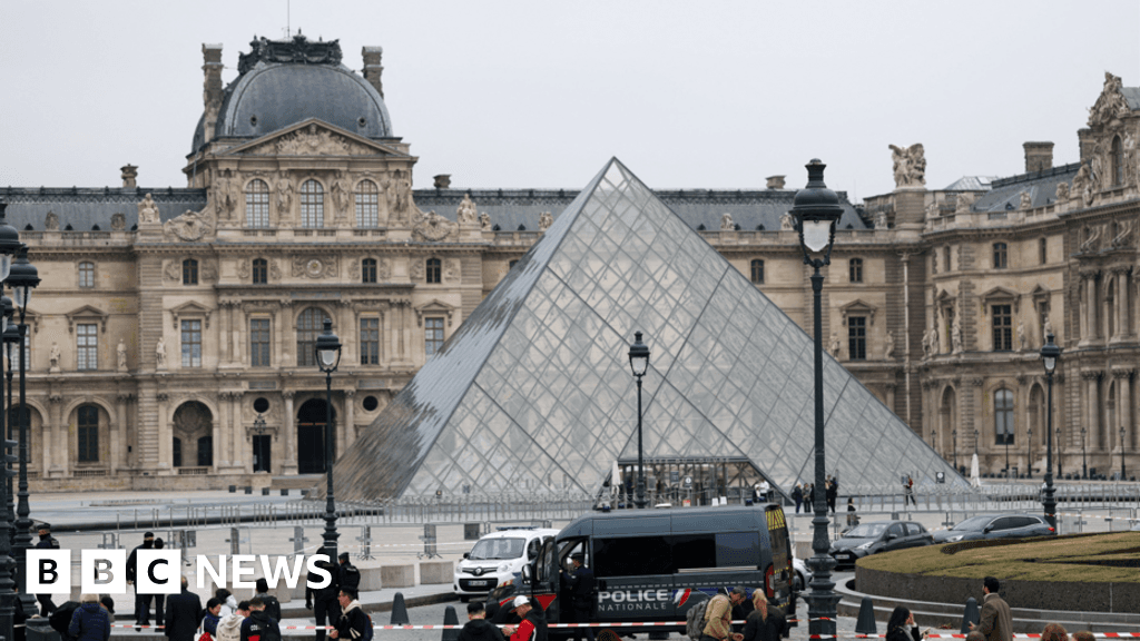 Louvre'daki mücevher hırsızlığıyla ilgili beş yeni şüpheli tutuklandı