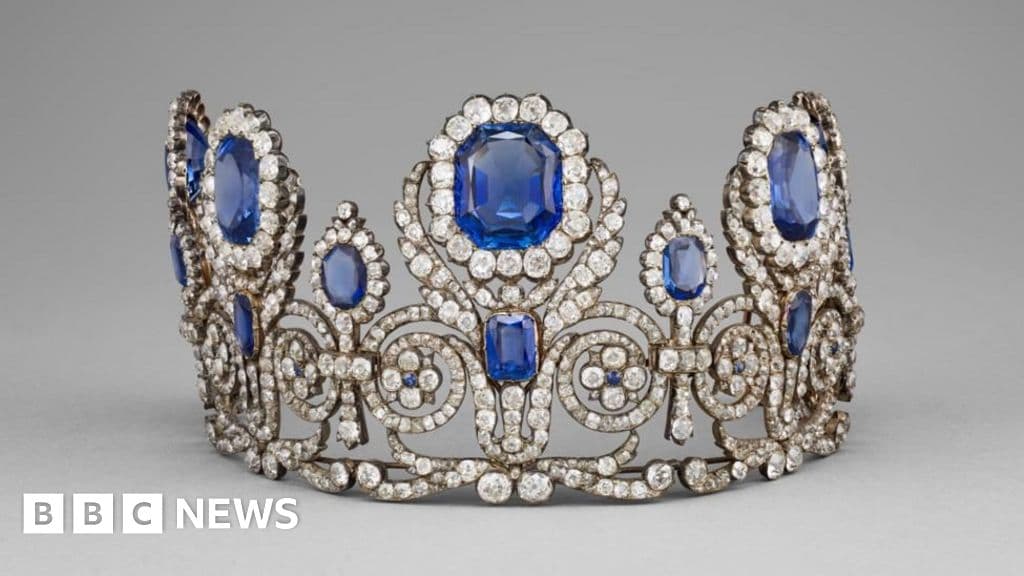 Louvre'daki mücevher soygununda kadın suçlandı