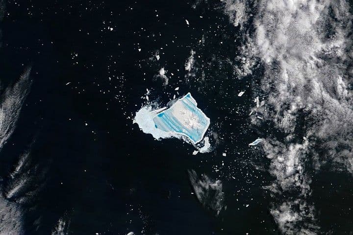 Meltwater, Iceberg A-23A'yı Maviye Dönüştürüyor