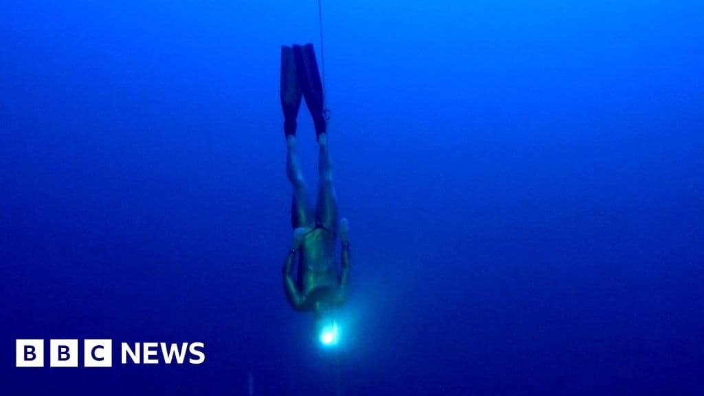 Moment Freediver, Nefes Hassas 126m Dalma ile Yeni Dünya Rekoru ayarlıyor
