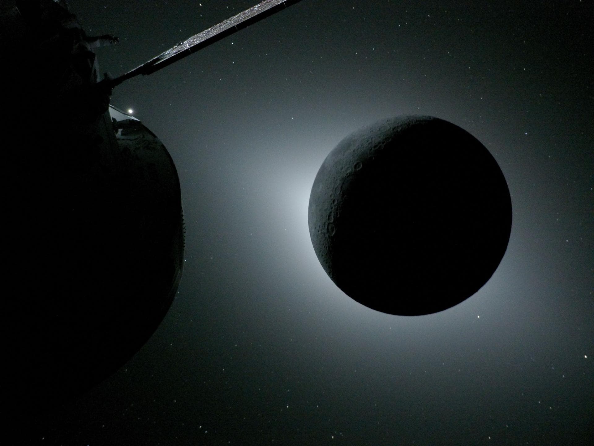 NASA'nın Artemis II Ekibi, Ay'ın Resmi Uçuş Fotoğraflarını Dünya'ya Işınladı