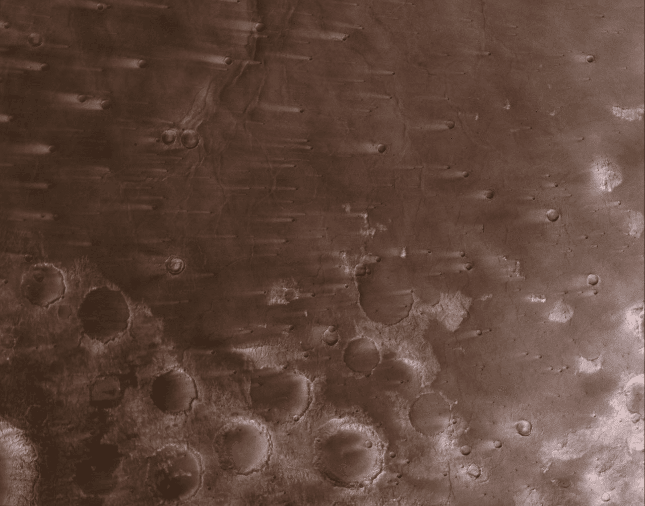 NASA'nın Psyche Misyonu Yakın Yaklaşım Sırasında Mars'ın Rüzgârla Taşan Kraterlerini Gözetliyor