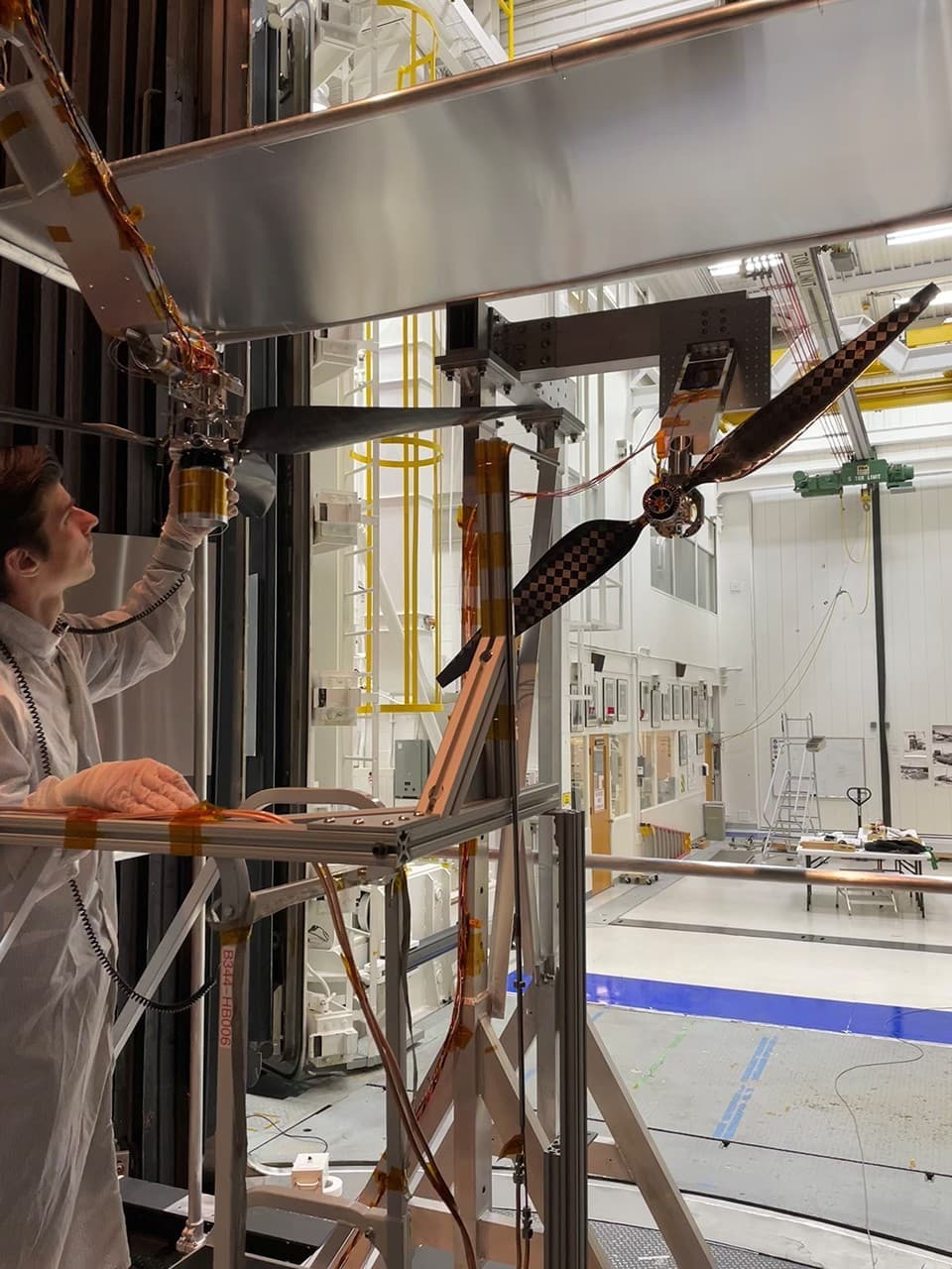NASA'nın Yeni Nesil Mars Helikopteri Rotorları Hızlı Hareket Ediyor