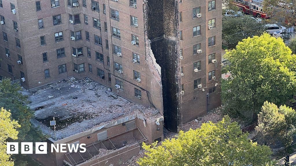 New York apartmanının yığını olası patlamada çöküyor