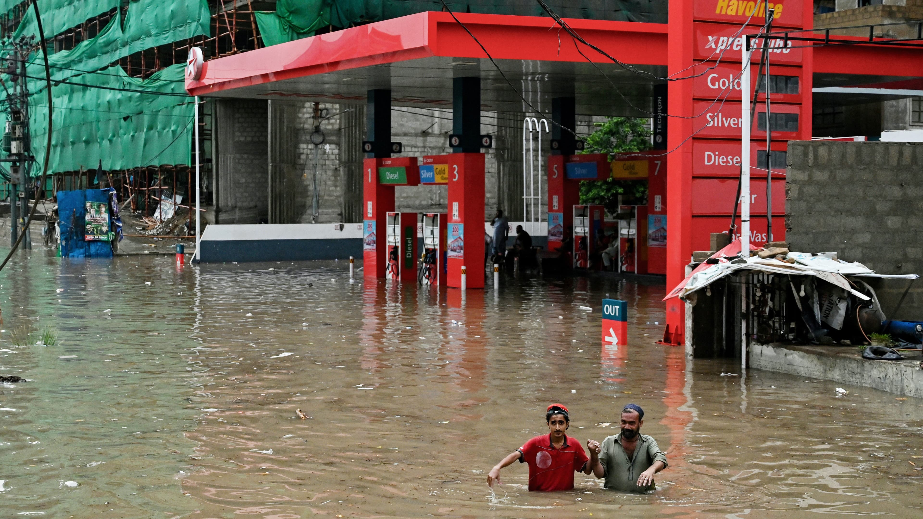 Pakistan: Five days of flash floods kill hundreds, cause widespread destruction