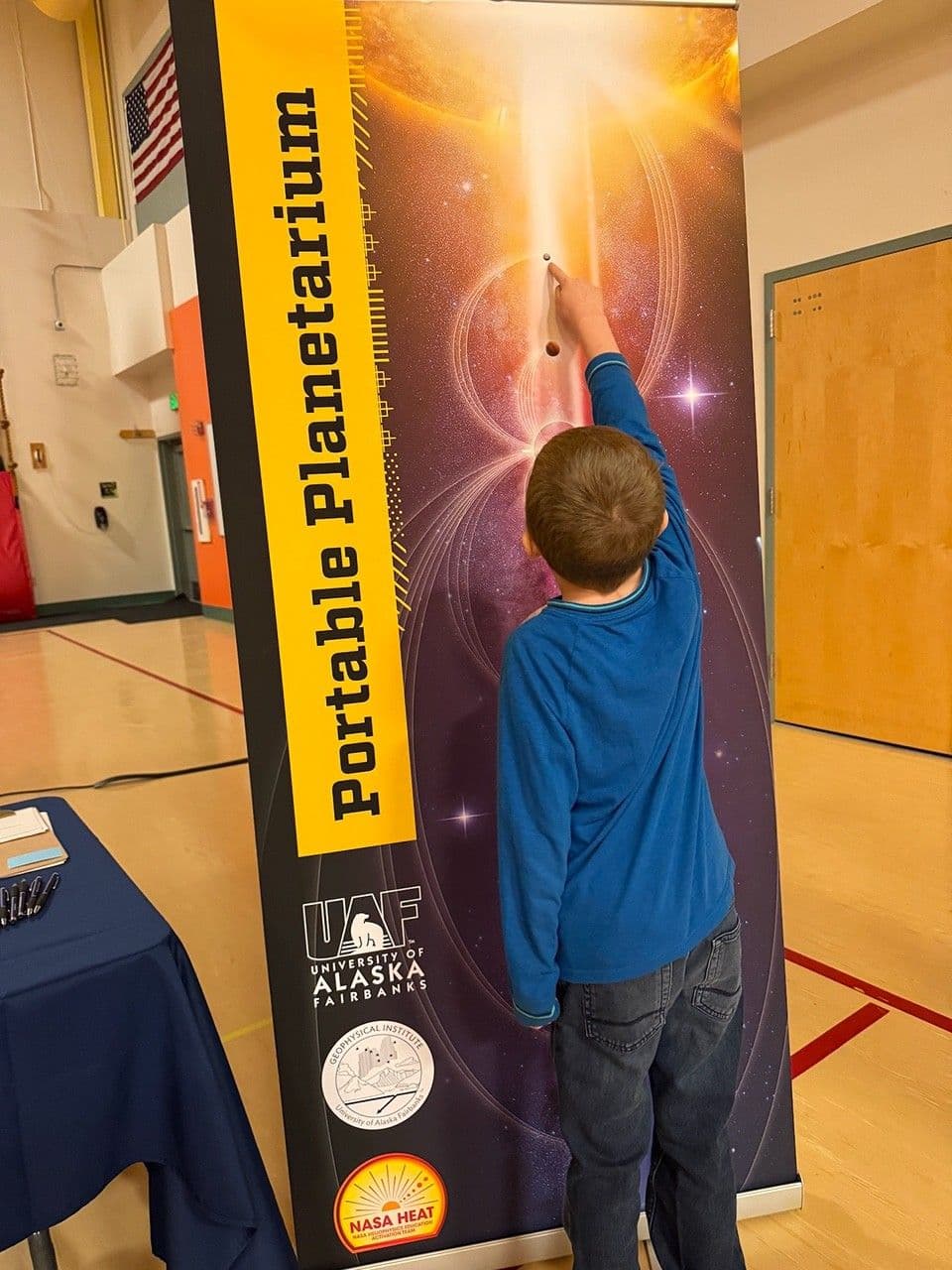 Portable Planetarium, binlerce Alaska öğrencisini kozmik bir maceraya götürüyor