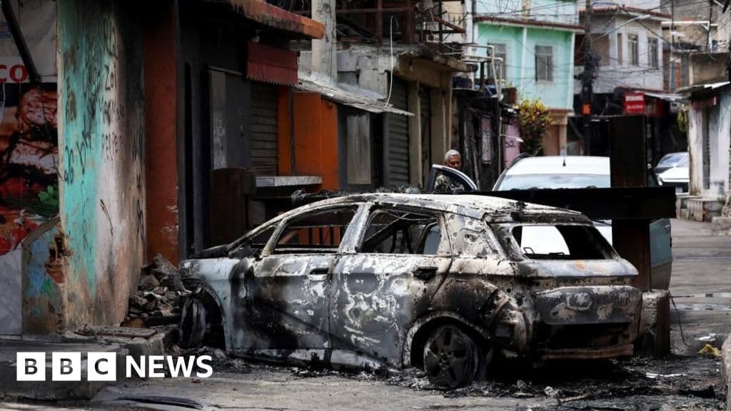 Rio'nun çetelere yönelik en büyük polis baskınında en az 64 kişi öldü