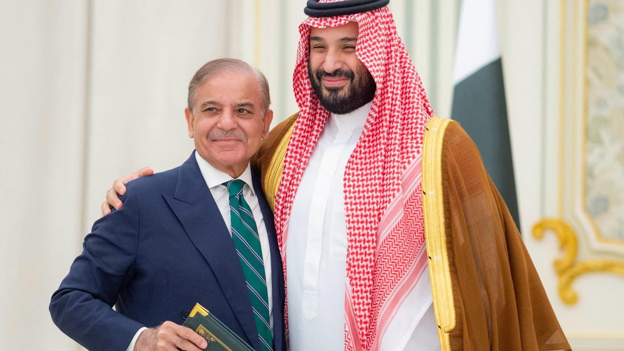 Saudi Arabia and Pakistan sign mutual defence pact
