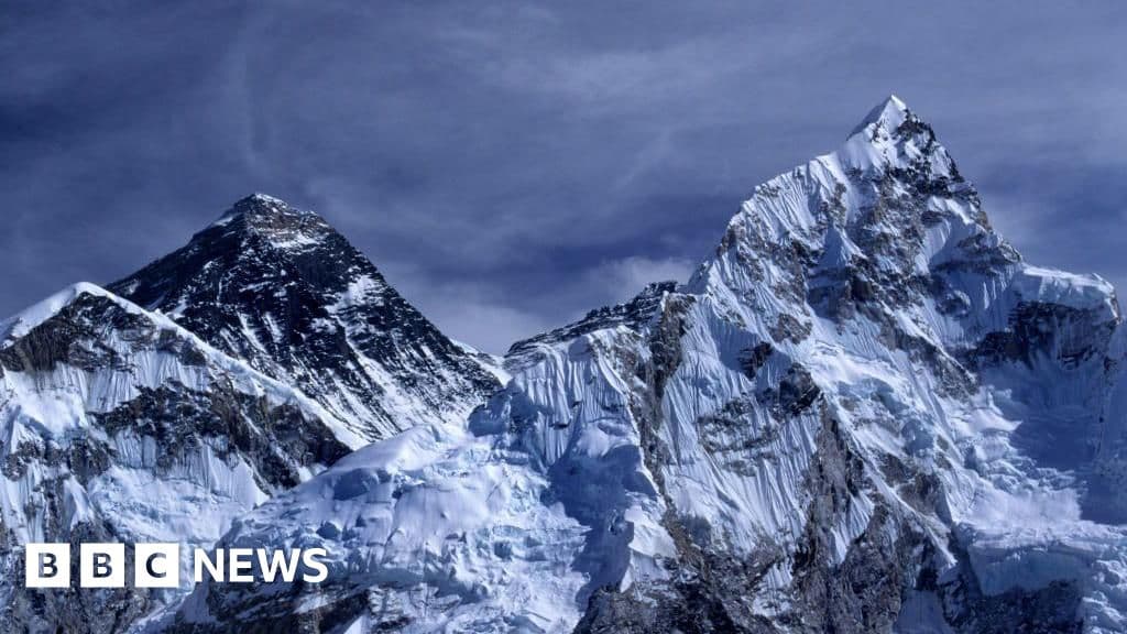 Snowstorm Everest Dağı'nın yamaçlarında 1000 kişiyi tuzağa düşürüyor