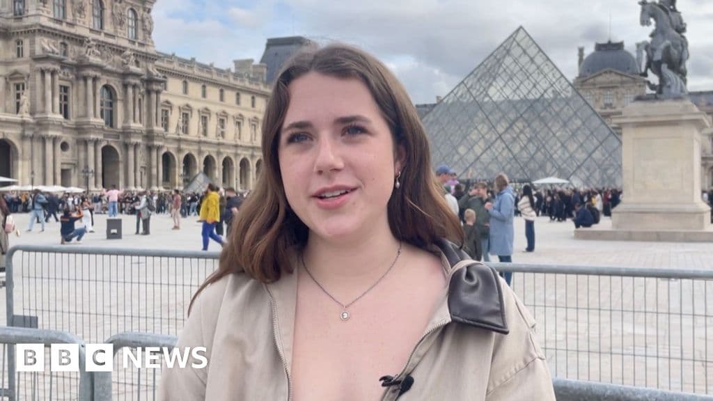 Soygunun ardından Louvre yeniden açıldığında turistler tepki gösterdi