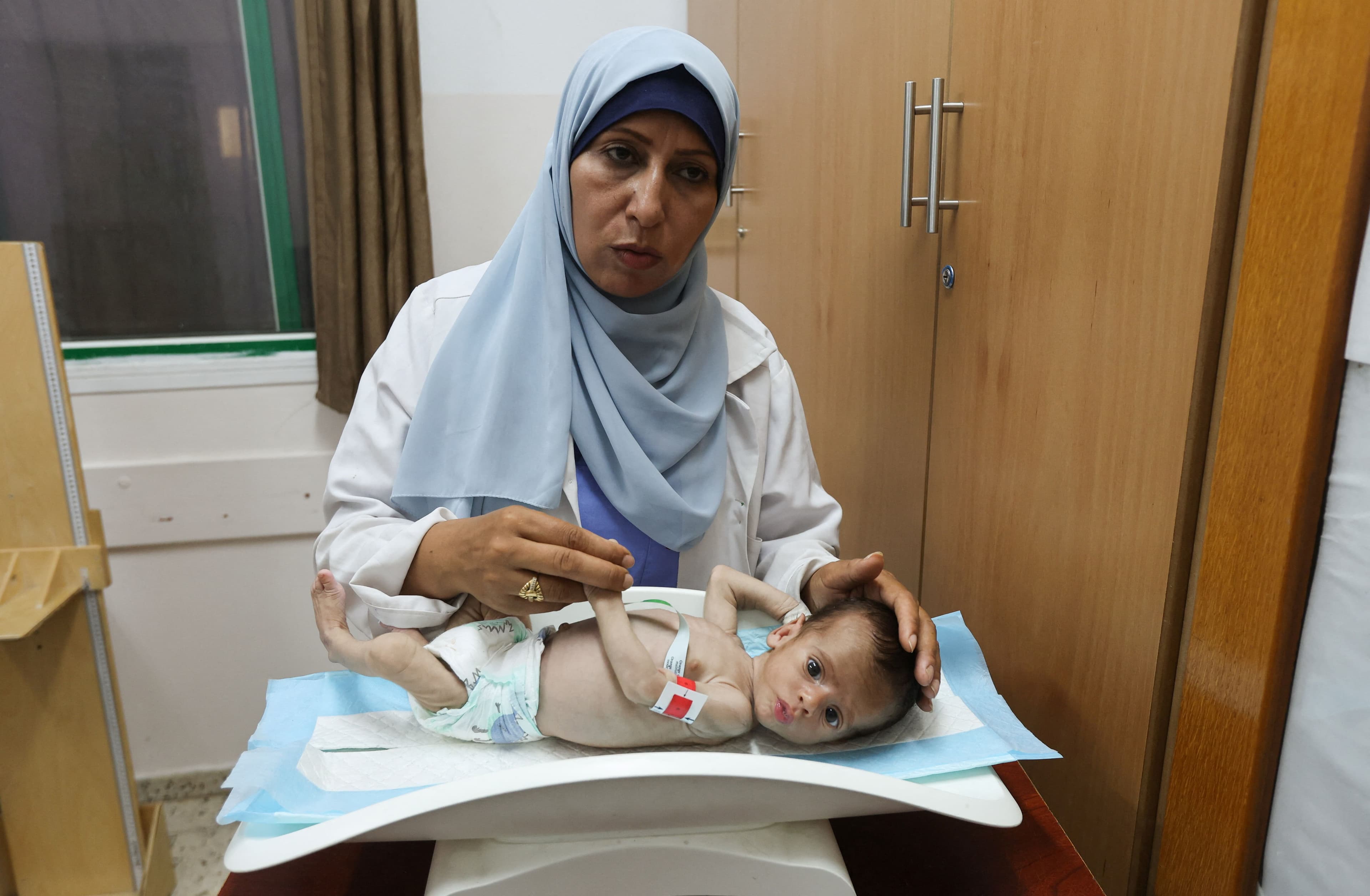 Spain plans to airlift 13 sick Palestinian children and their families