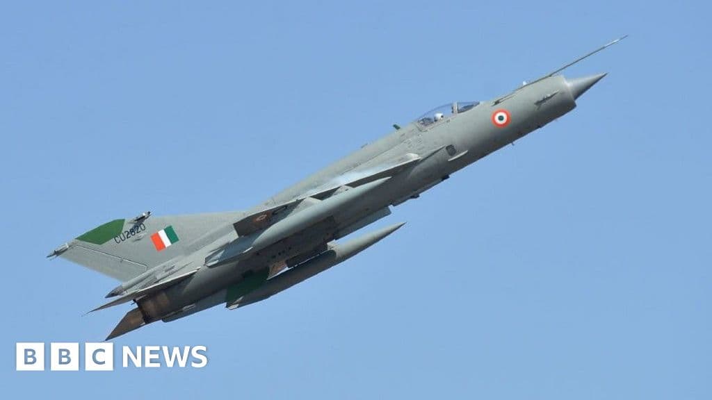 Sun, Hindistan'ın ikonik ve tartışmalı Sovyet savaş uçağı üzerine batıyor