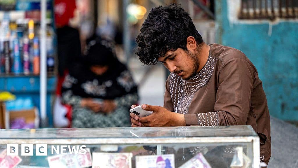 Taliban fiber optik kabloları keserken Afganistan internet karartması vurdu