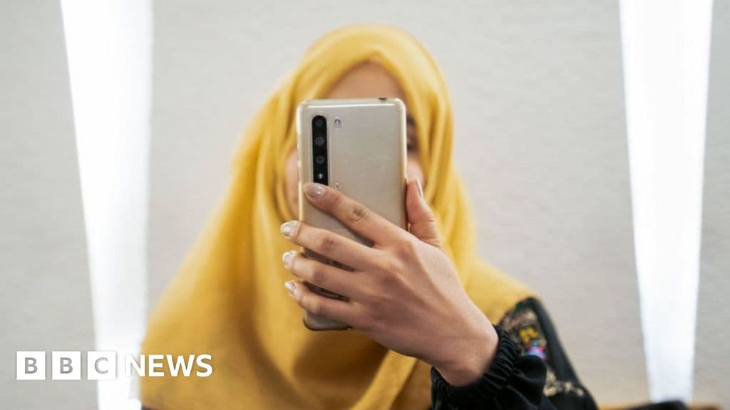 Taliban İnternet'i kapatırken Afgan kadınları 'son umutlarını' kaybeder