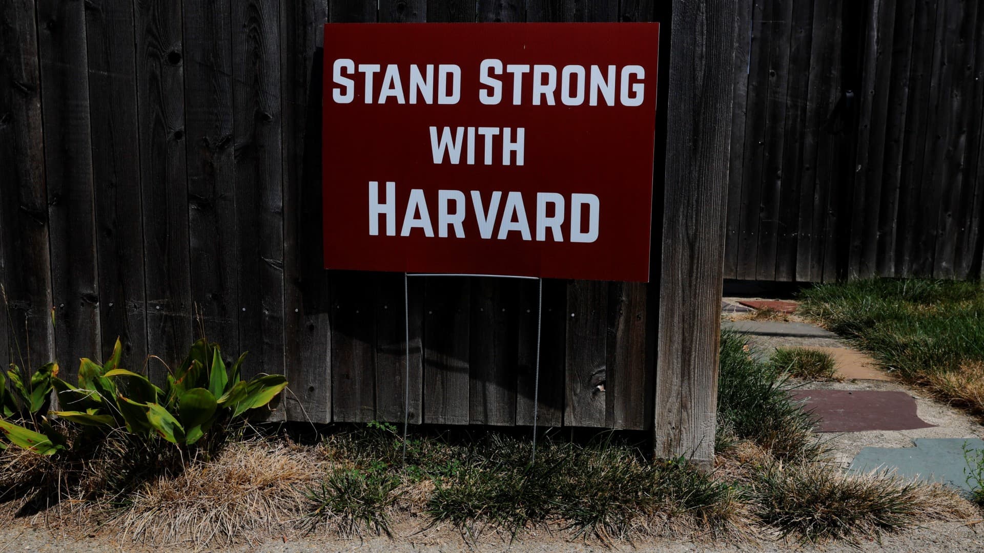Thousands sign letter urging Harvard not to capitulate to Trump administration’s demands