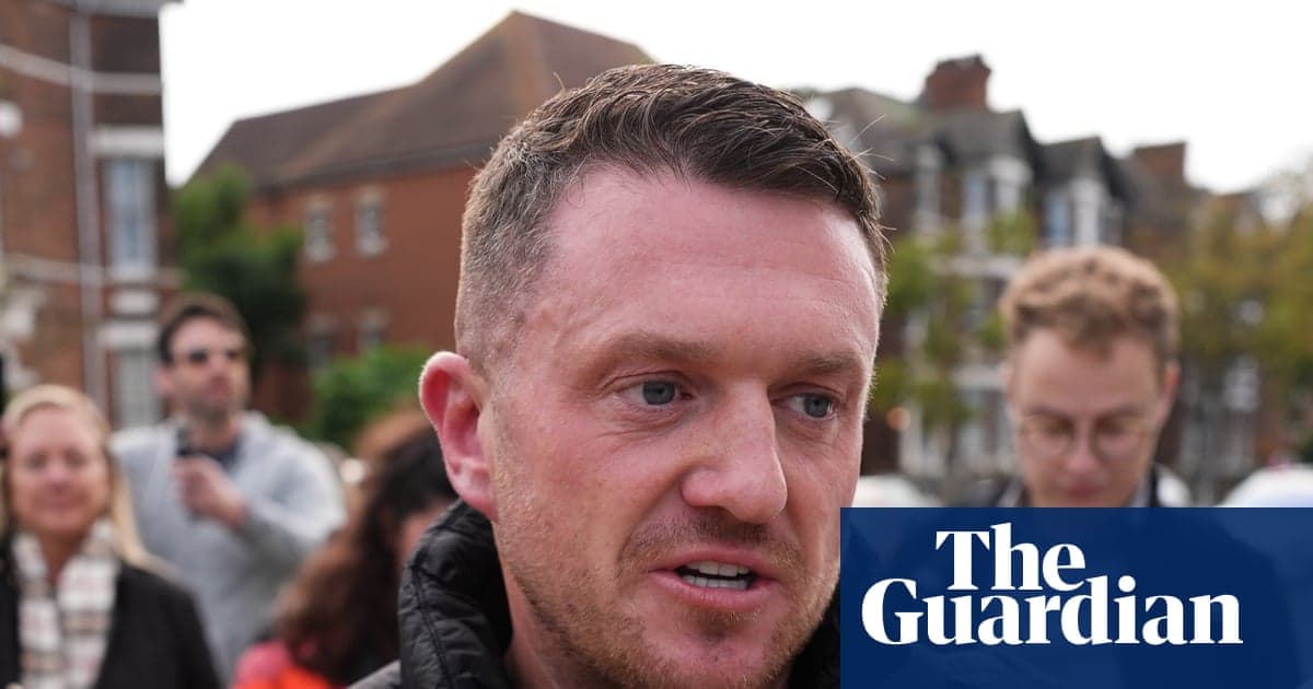 Tommy Robinson, İngiltere Polisi'nin saldırı iddiasında bulunduğu için Tenerife'ye varıyor | İngiltere haberleri