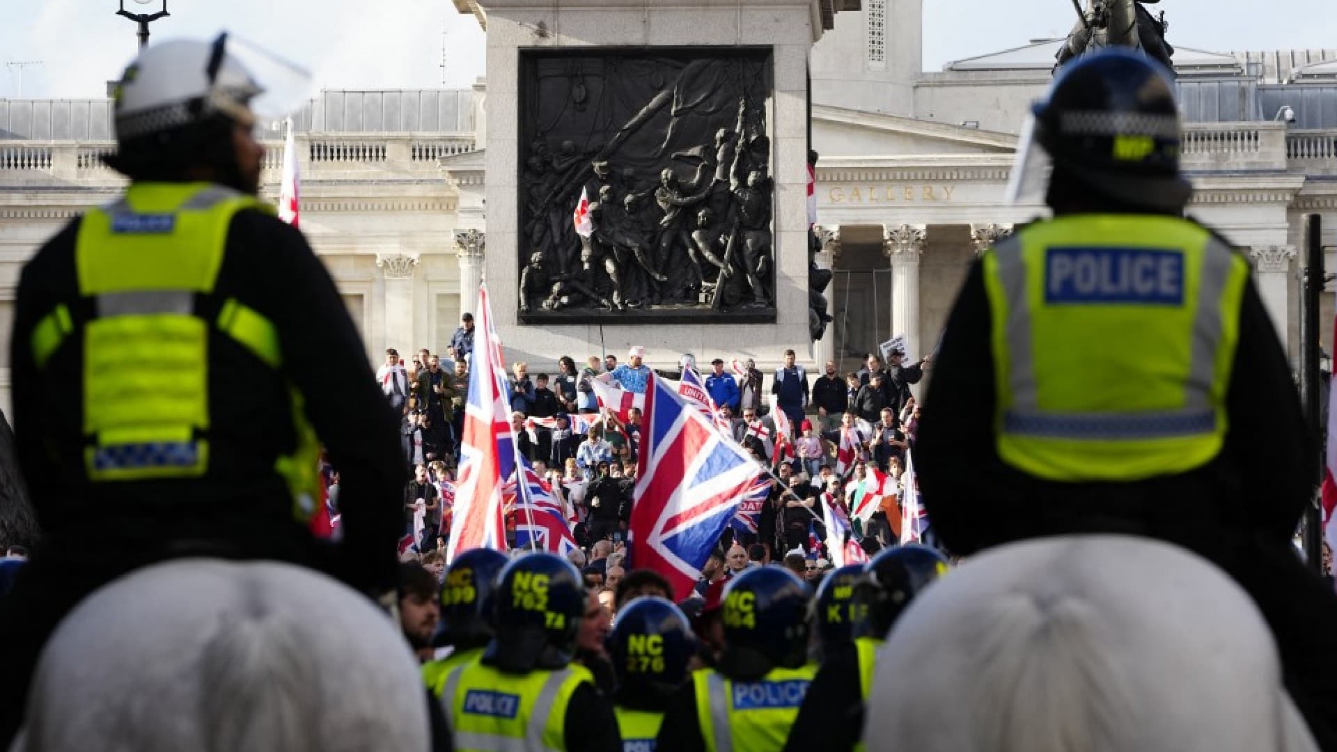 UK: Starmer slow to condemn violence after largest far-right rally in decades