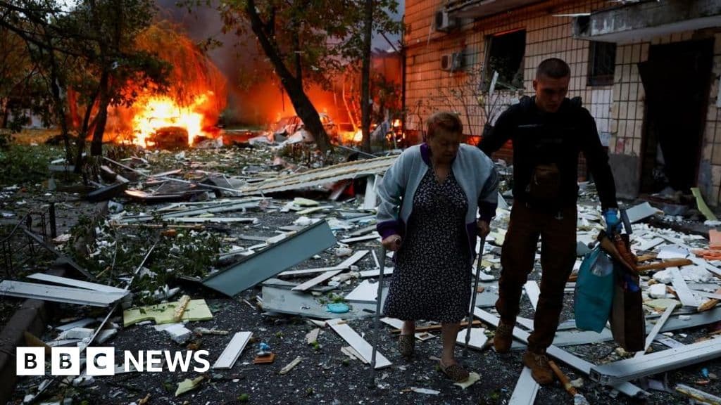 Ukraynalı yetkililer, Kiev'e Rus grevleri altı öldürmek ve 50'den fazla yaralanıyor diyor