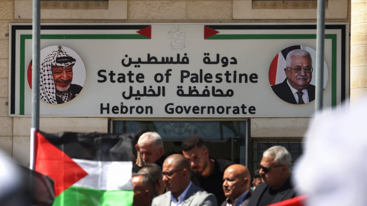 US bans visas for Palestinian passport holders