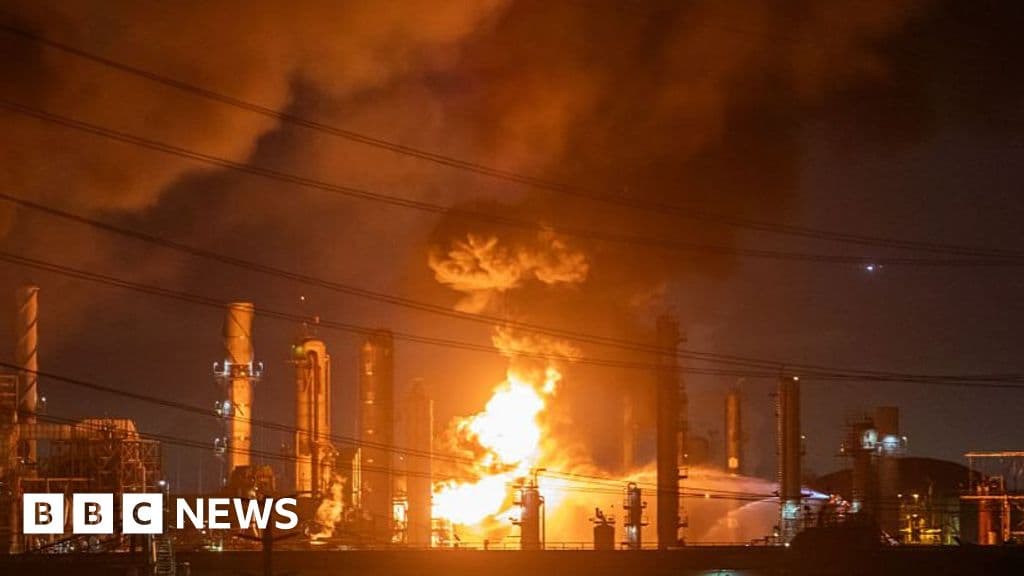 Yetkililer, California'daki Chevron Rafinerisinde Yangın,