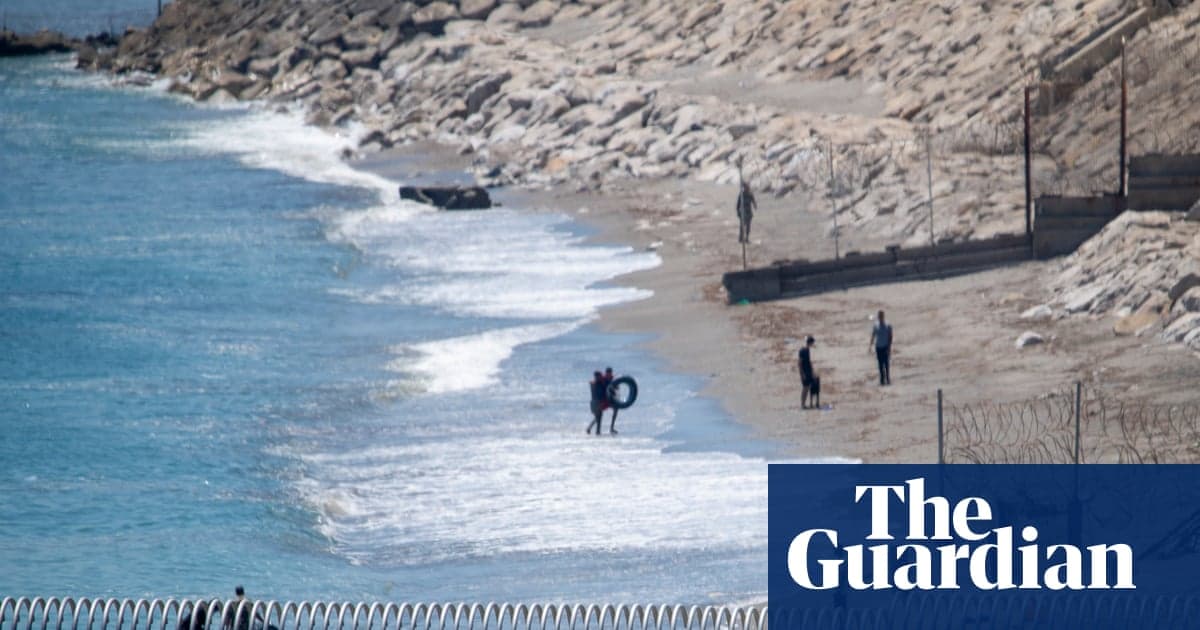 Yetkililer, Enclave'in 'bunalmış' dediği gibi göçmenler Fas'tan Ceuta'ya yüzüyor | Küresel Kalkınma